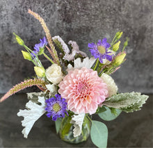 Load image into Gallery viewer, Petite Centerpiece