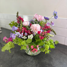 Load image into Gallery viewer, The Stately Centerpiece
